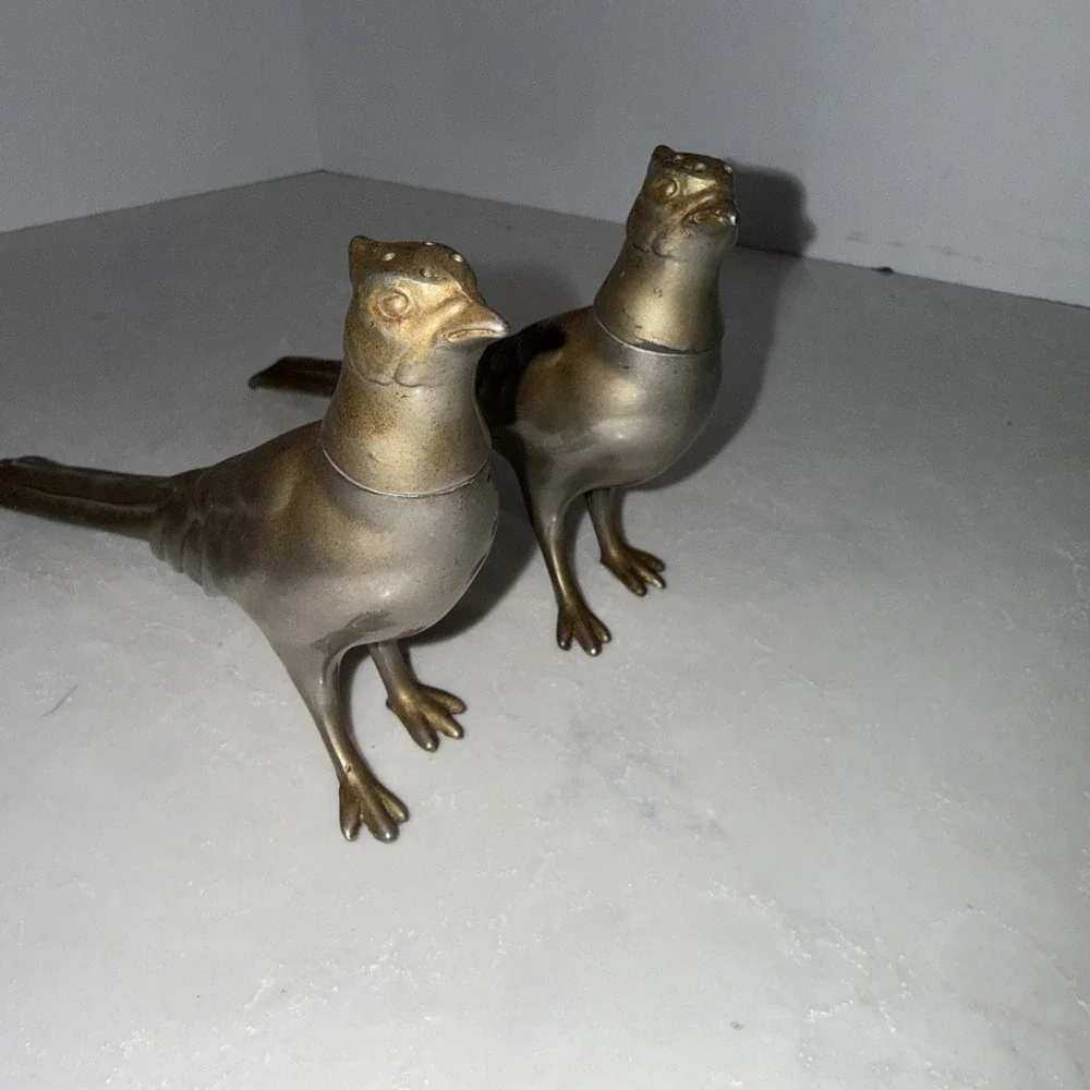 VINTAGE S&P SALT AND PEPPER SHAKER SET SILVER TONE METAL PAIR PHEASANT BIRDS